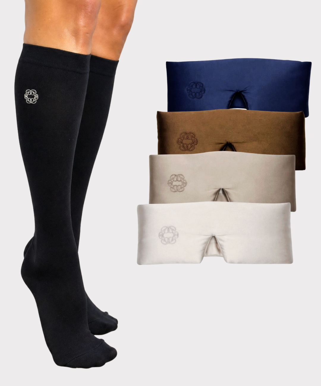 The Pair Travel Set med svarta komprimerande strumpor och fyra sömnmasker i olika färger